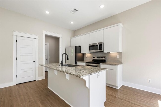 Building Photo - 19 Theale Ln
