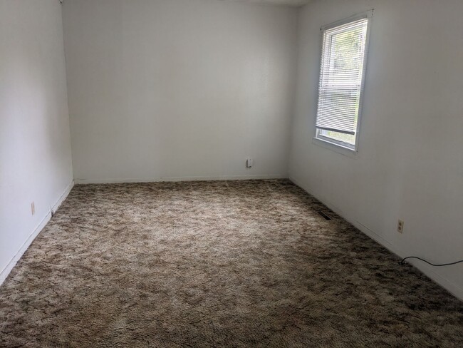 Building Photo - 3 Bedroom 1 Bath House