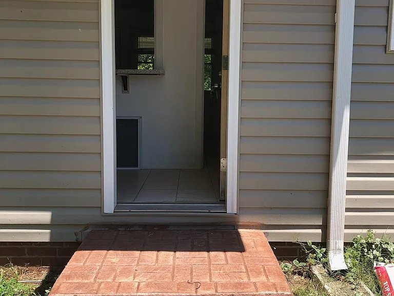Building Photo - 5480 Shallowford Rd