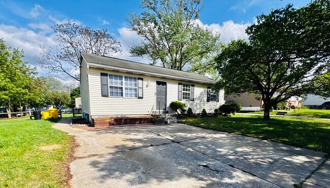 Building Photo - 1242 Cedarcliff Dr