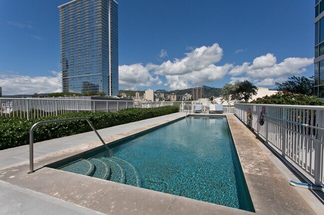 Building Photo - 909 Kapiolani Blvd