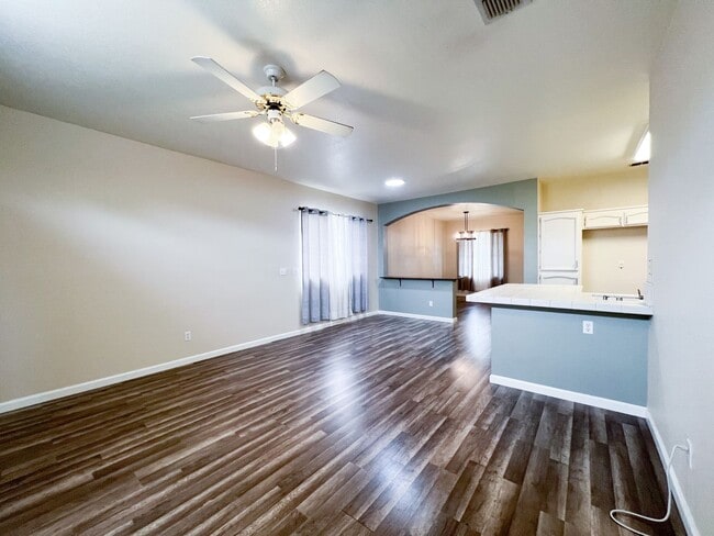 Building Photo - Beautiful 3 Bed, 2 Bath Home