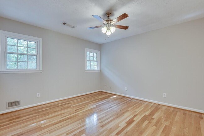 Building Photo - 2663 Rangewood Dr NE