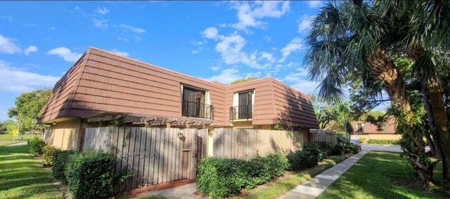 Building Photo - 121 1st Ln