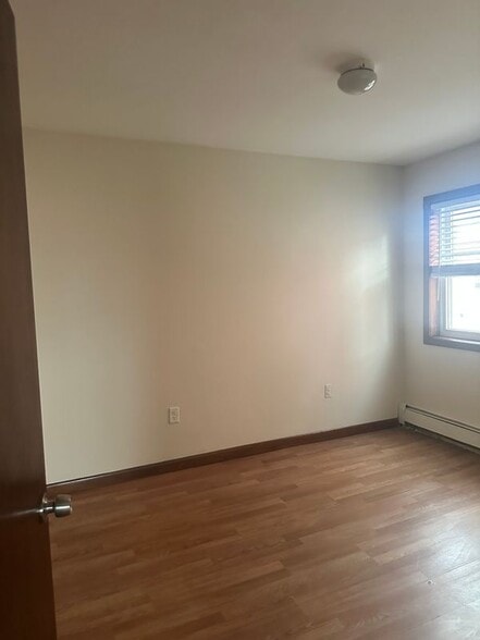 Building Photo - 1075-1077 East Jersey Street, 2left