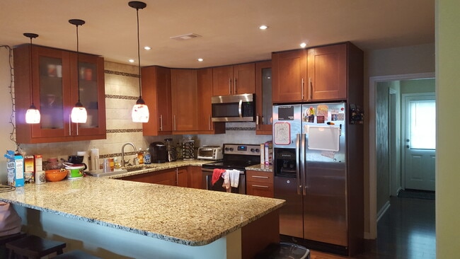 Building Photo - 846 Patrick Henry Dr