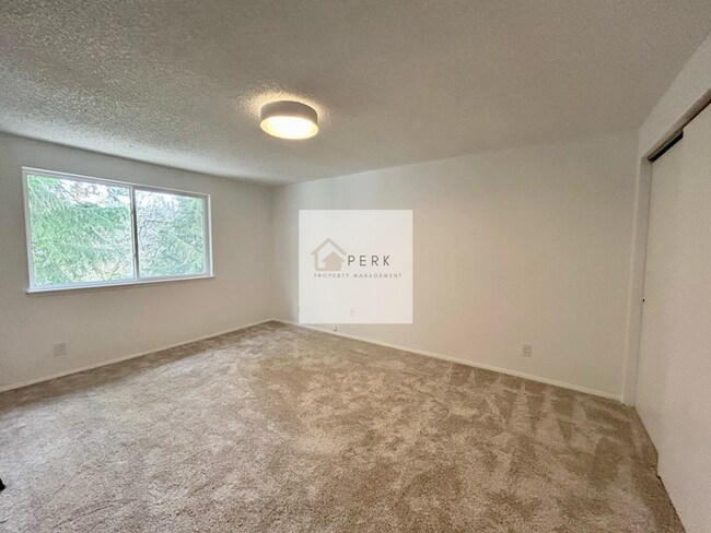 Building Photo - Beautiful 5 Bedroom / 3 Bath Home