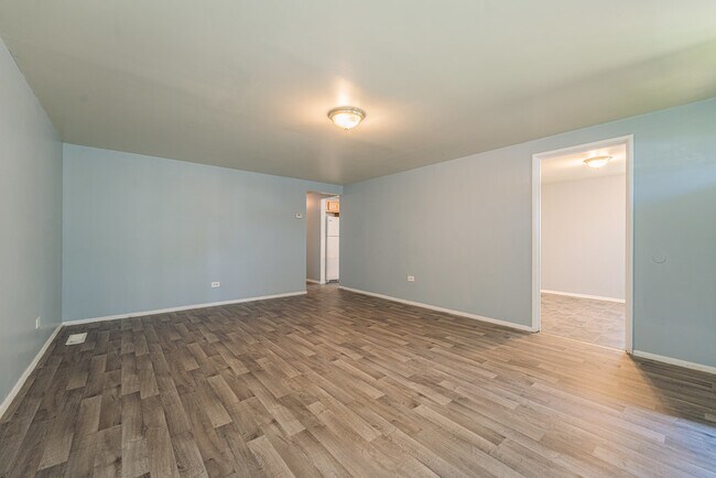 Building Photo - 3227 Nelson Ave