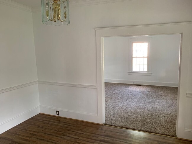 Building Photo - 805 Raleigh St