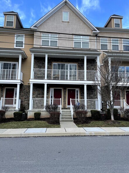 Justin Drive Townhouse - 164 Justin Dr