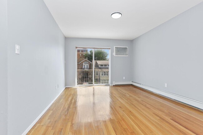 Building Photo - 639 E 226th St