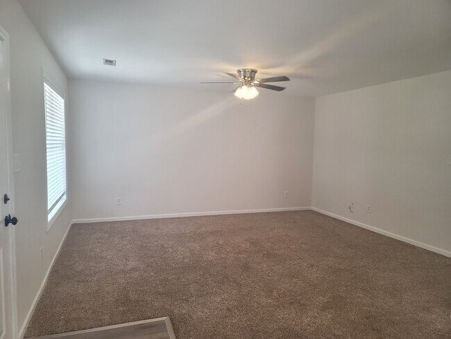 Building Photo - 4 Bedroom 3 Full Bath Ranch Home located Minutes from CAMPBELL UNIVERSITY!