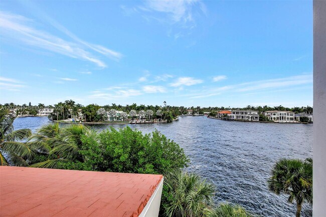 Building Photo - 20185 E Country Club Dr