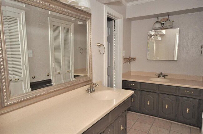 Building Photo - 1904 Papeete Dr