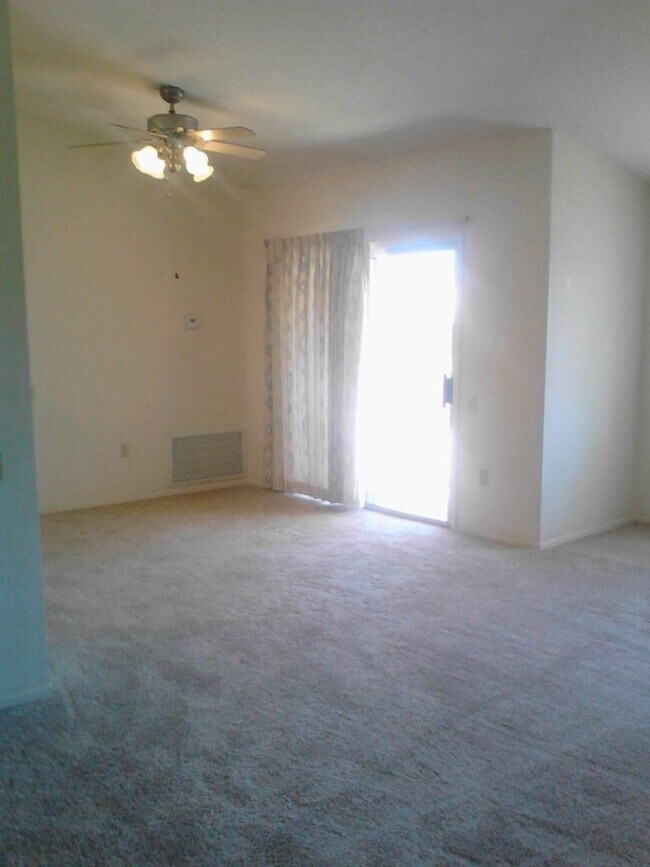 Building Photo - UNFURNISHED AGE RESTRICTED HOUSE  INCLUDES BONUS ROOM