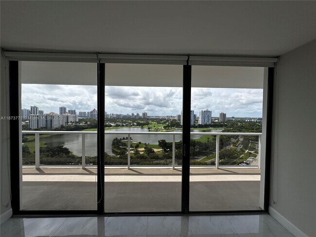 Building Photo - 3731 N Country Club Dr