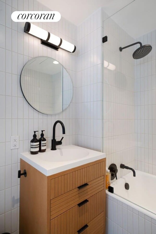 Building Photo - 111 Montgomery St