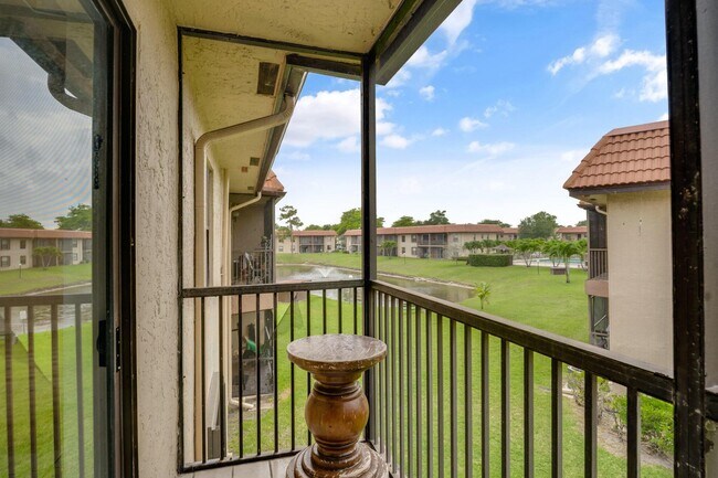 Building Photo - 21915 Lake Forest Cir