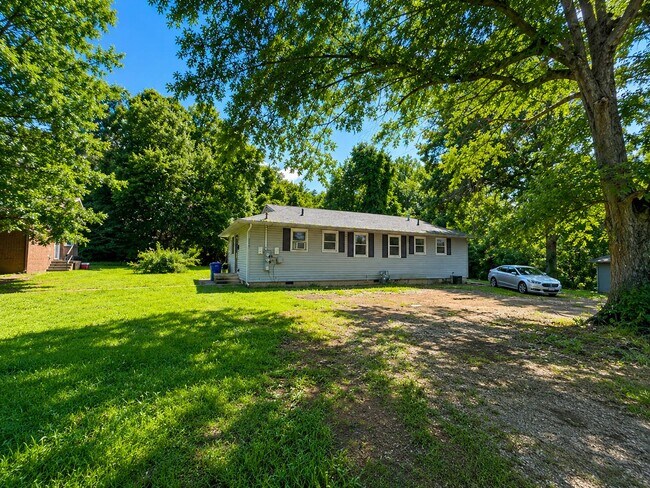 Building Photo - 222 Fisk Ave