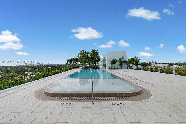 Building Photo - 9221 E Bay Harbor Dr