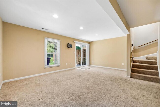 Building Photo - 6630 Commodore Ct