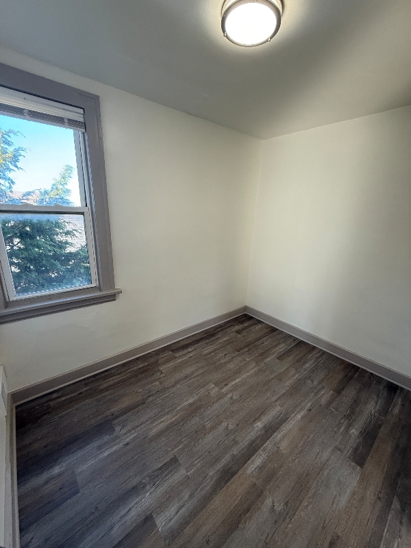 Building Photo - 1342 W 69th St