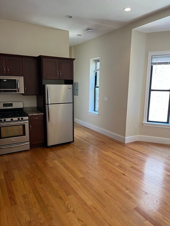 Building Photo - 639 Tremont St