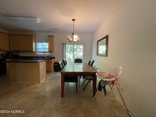 Building Photo - 233 Hampshire Downs Dr