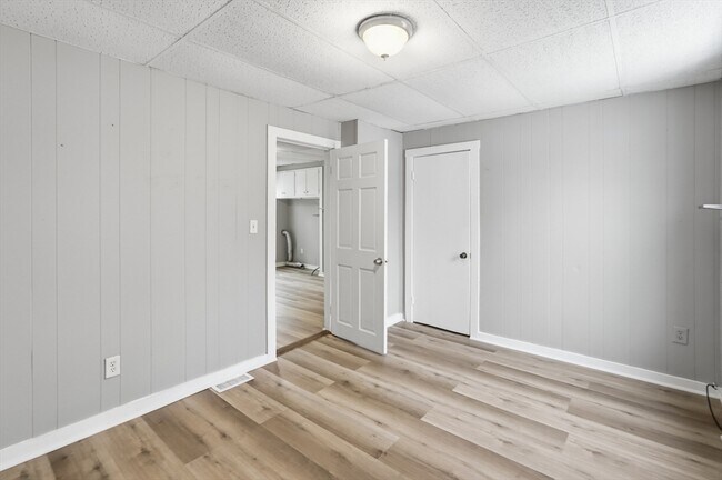 Building Photo - 14 Hacker St