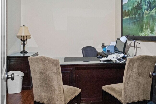 Building Photo - Beautiful Executive style home on an acre