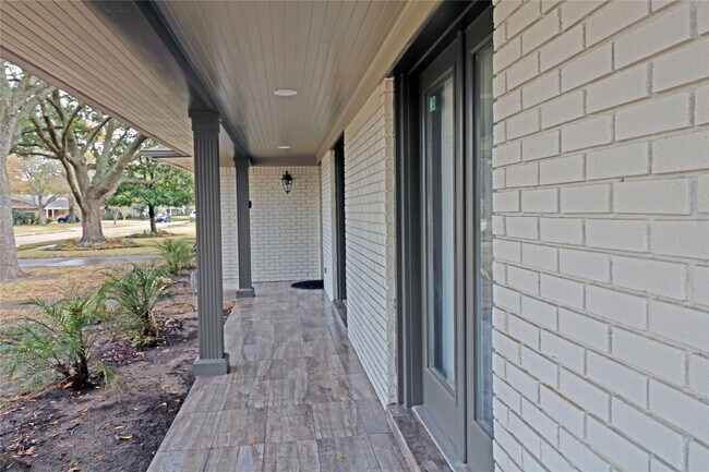 Building Photo - 5527 Valkeith Dr