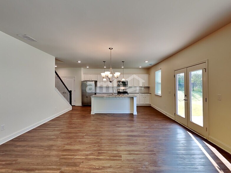 Building Photo - 542 Slew Dr