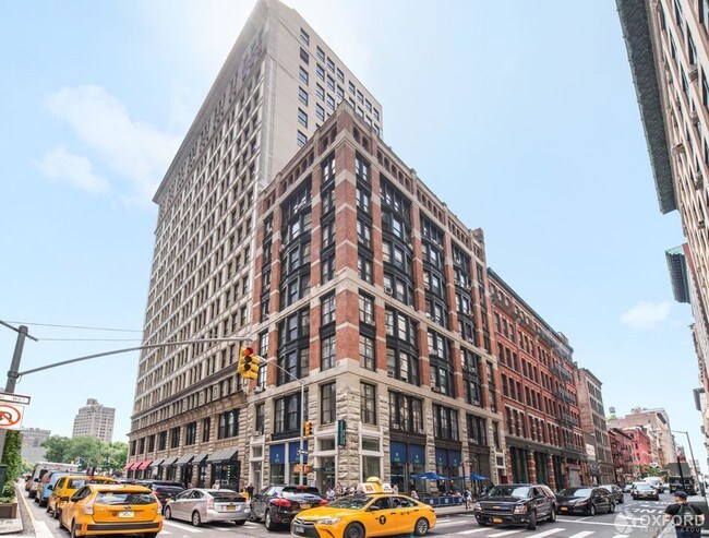 Building Photo - 220 Park Avenue South