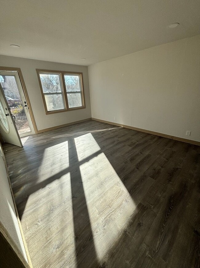 Building Photo - 4 bed 1 bath remodeled house!