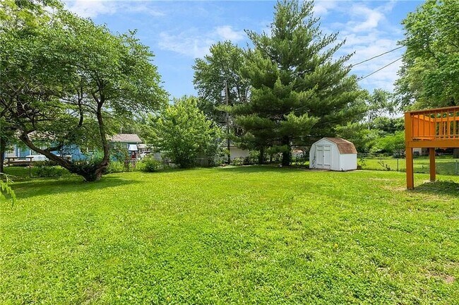 Building Photo - 804 S Montclaire Dr