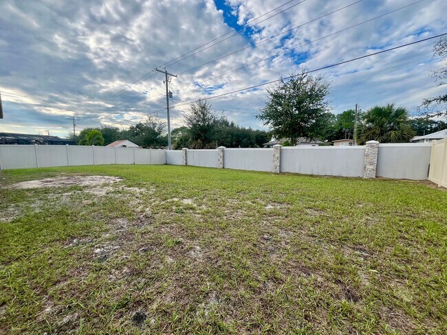 Building Photo - Stunning 4 bed/ 2 bath home!!