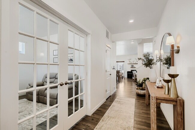 Building Photo - "Spacious 5-Bed Oasis with 3 Full Baths in Scenic Castle Rock – Your Dream Home Awaits!"