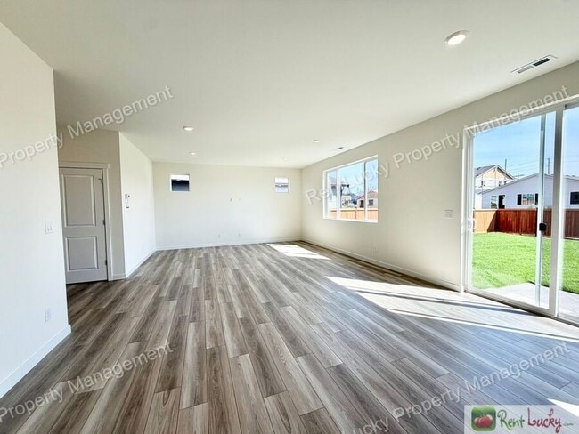 Building Photo - 17056 127th St E