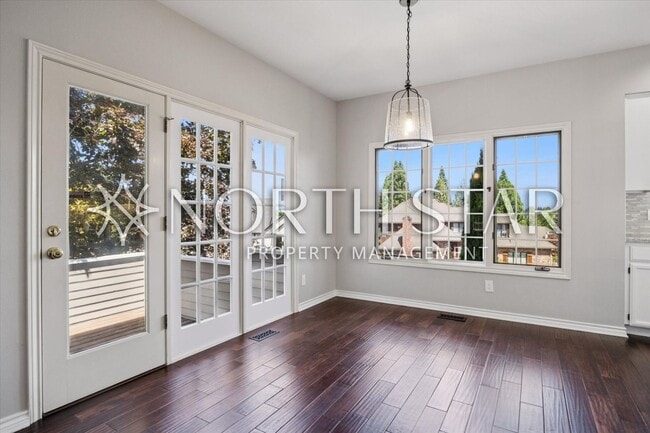 Building Photo - 2055 Ridge Pointe Dr