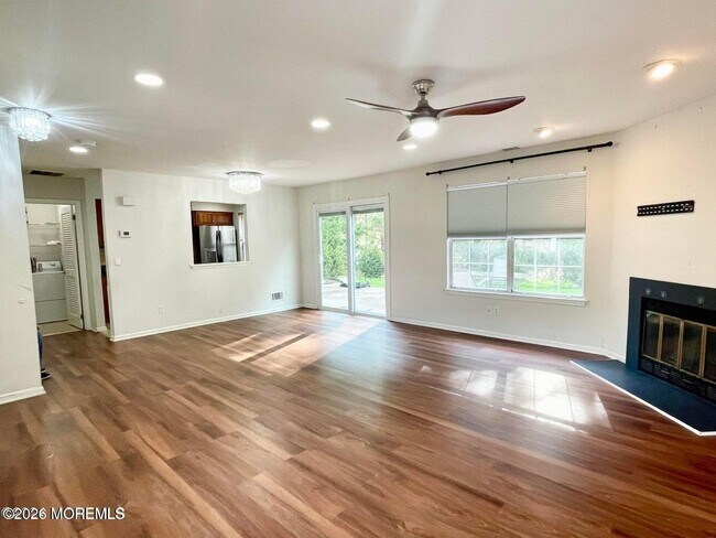 Building Photo - 21 Evergreen Dr