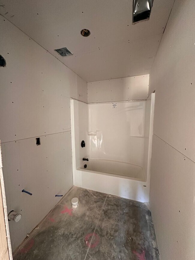 Building Photo - 4 Bed 3 Bath Brick Home