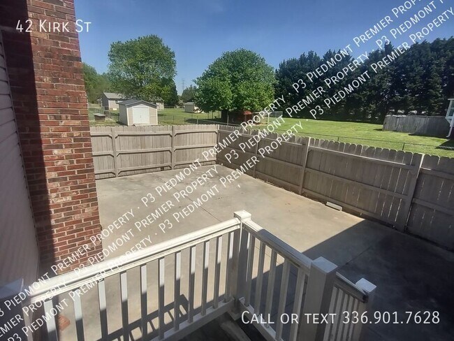 Building Photo - 42 Kirk St