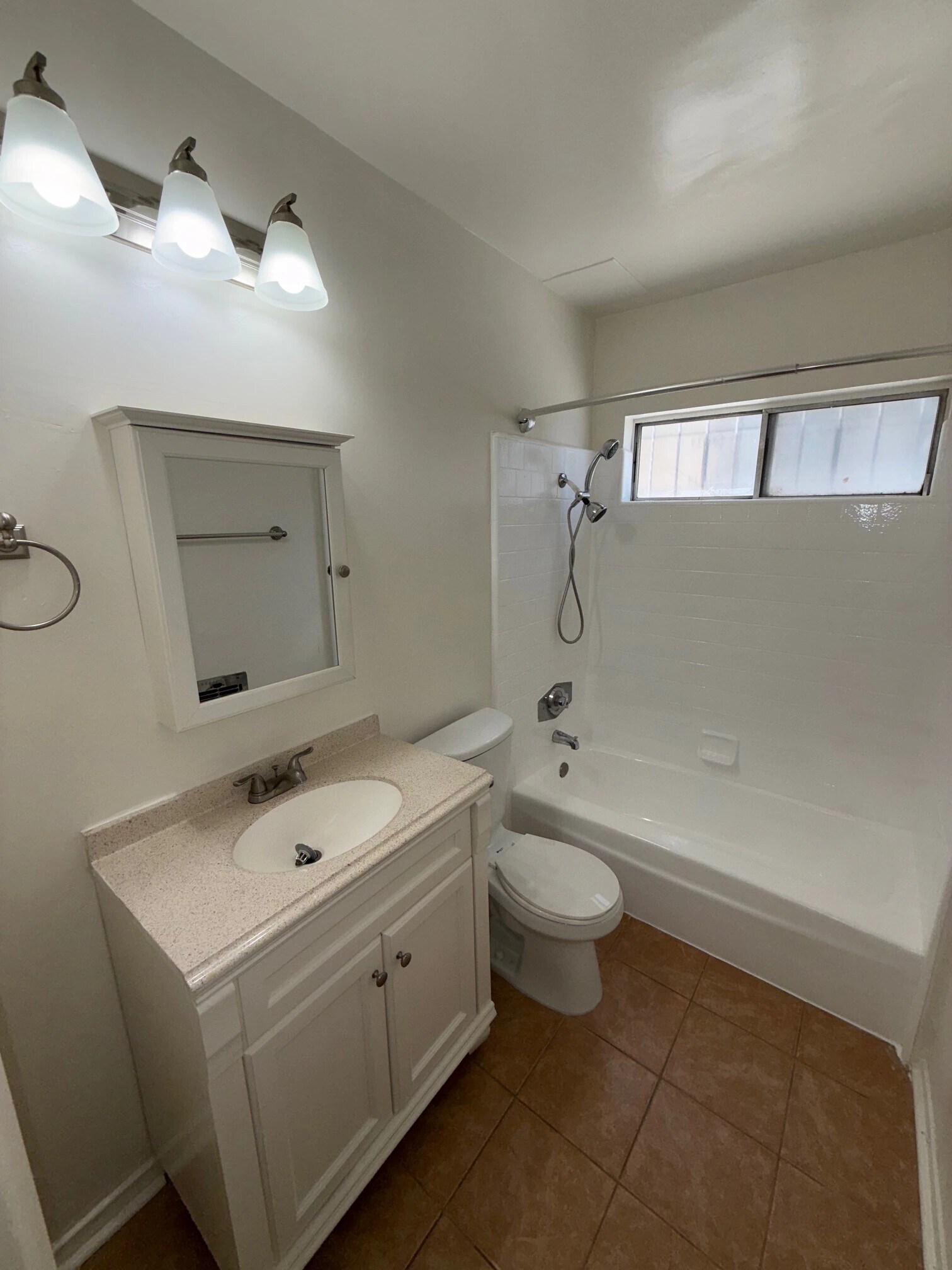 Building Photo - 1114 W 18th St