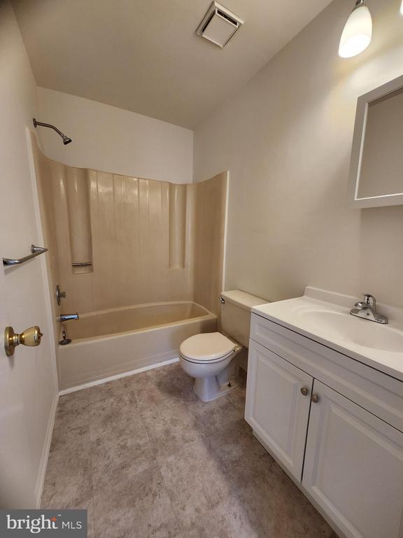 Building Photo - 103 Lucas Ln