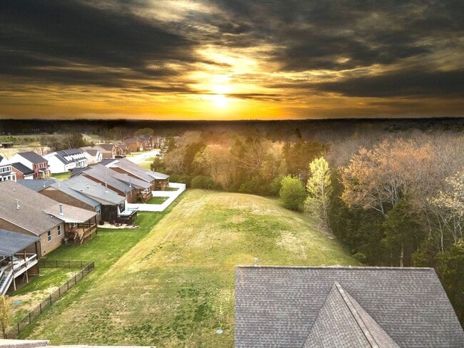 Building Photo - **LIKE NEW EXECUTIVE HOME IN A CUL-DE-SAC ...