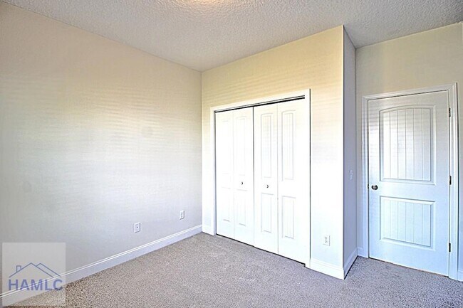 Building Photo - 302 Mcclelland Lp NE