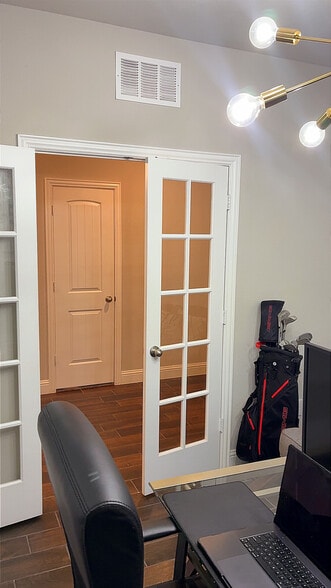 Building Photo - 3012 Mulberry Ave