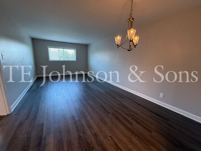 Building Photo - 1 Bedroom Minutes from The School of the A...