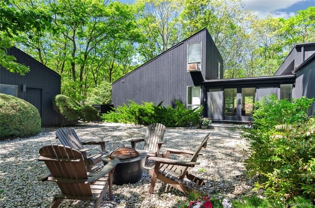 Building Photo - 24 N Quarter Rd