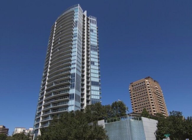 Building Photo - 2900 McKinnon-161.4